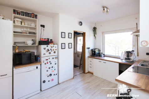 BERK Immobilien – Platz für Visionen: Eine seltene Gelegenheit für Käufer mit viel Platzbedarf - OG Küche (119135)