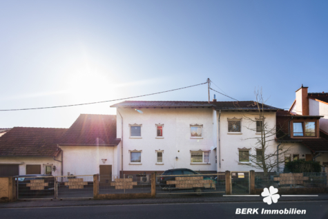 BERK Immobilien – Platz für Visionen: Eine seltene Gelegenheit für Käufer mit viel Platzbedarf - Straßenansicht (119122)