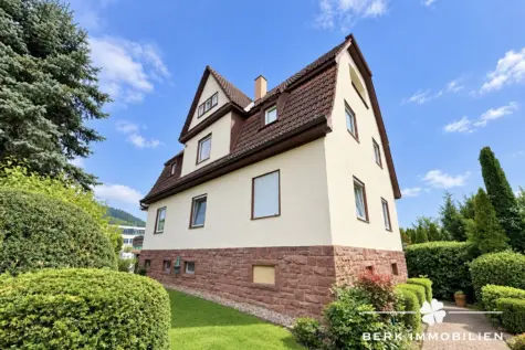 BERK Immobilien – Charaktervolles Wohnhaus mit großem Garten in zentraler Lage von Amorbach - Hausansicht (130984)