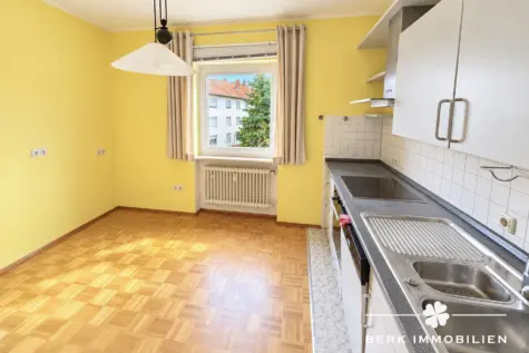 BERK Immobilien – Charaktervolles Wohnhaus mit großem Garten in zentraler Lage von Amorbach - Küche (130991)