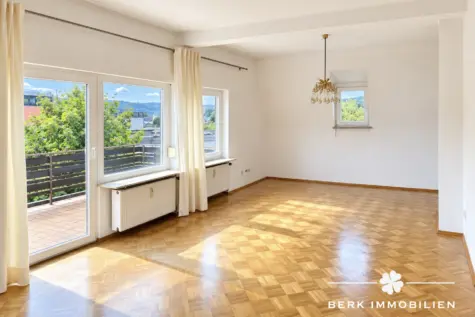 BERK Immobilien – Charaktervolles Wohnhaus mit großem Garten in zentraler Lage von Amorbach - Wohnzimmer (130992)