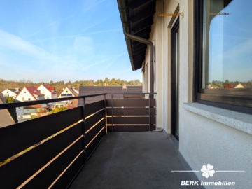 BERK Immobilien – Attraktive 2-Zimmer-Wohnung mit Balkon in Karlstein-Großwelzheim - Balkon (110995)