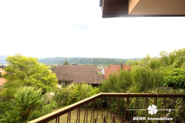 BERK Immobilien – Einfamilienhaus zum Verlieben mit Panoramablick & Waldrandlage in Klingenberg/Röllfeld - Ausblick vom Balkon (105140)