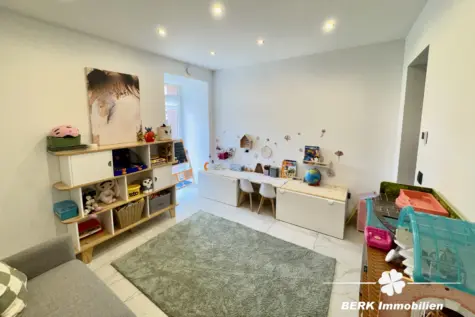 BERK Immobilien – Wohnen mit Stil – EFH mit Mainblick & Terrasse in Stadtprozelten - Kinder-Spielzimmer EG (131060)