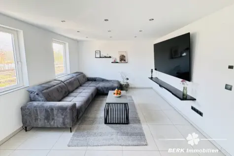 BERK Immobilien – Wohnen mit Stil – EFH mit Mainblick & Terrasse in Stadtprozelten - Wohnzimmer OG (131072)