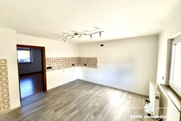 BERK Immobilien – Doppelhaushälfte für Eigennutzer oder B&B - Wohn-Essküche (110557)