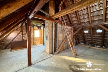 BERK Immobilien – Doppelhaushälfte für Eigennutzer oder B&B - Dachboden (110574)
