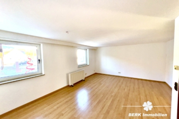 BERK Immobilien – Doppelhaushälfte für Eigennutzer oder B&B - Wohnzimmer (110560)