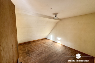 BERK Immobilien – Doppelhaushälfte für Eigennutzer oder B&B - Dachzimmer (110572)