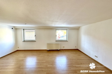 BERK Immobilien – Doppelhaushälfte für Eigennutzer oder B&B - Wohnzimmer (110559)