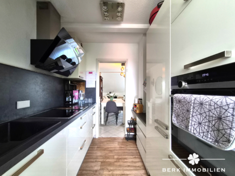 BERK Immobilien: 4-Zi-Dachgeschosswohnung in ruhiger Wohnlage von Schweinheim mit TG-Stellplatz - Küche (127868)