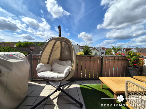 BERK Immobilien: 4-Zi-Dachgeschosswohnung in ruhiger Wohnlage von Schweinheim mit TG-Stellplatz - Balkon (127866)