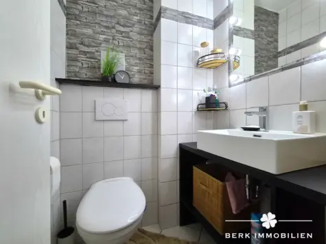 *RESERVIERT* BERK Immobilien: 4-Zi-Dachgeschosswohnung in ruhiger Wohnlage von Schweinheim mit TG-Stellplatz - Gäste-WC (131739)