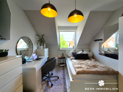 BERK Immobilien: 4-Zi-Dachgeschosswohnung in ruhiger Wohnlage von Schweinheim mit TG-Stellplatz - Schlafzimmer (127873)