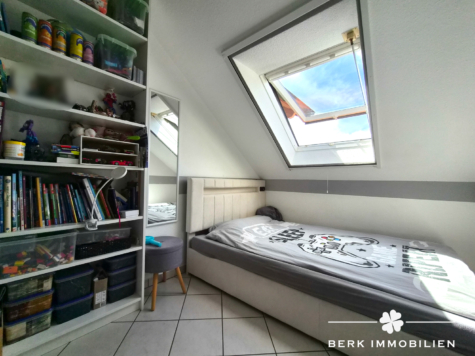 BERK Immobilien: 4-Zi-Dachgeschosswohnung in ruhiger Wohnlage von Schweinheim mit TG-Stellplatz - Kinderzimmer/Büro II (127876)