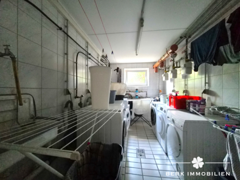 BERK Immobilien: 4-Zi-Dachgeschosswohnung in ruhiger Wohnlage von Schweinheim mit TG-Stellplatz - Waschraum (127881)