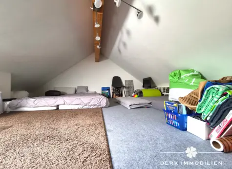 *RESERVIERT* BERK Immobilien: 4-Zi-Dachgeschosswohnung in ruhiger Wohnlage von Schweinheim mit TG-Stellplatz - ausgebauter Dachspitz (131740)