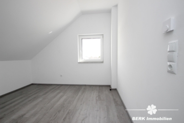 BERK Immobilien – TOP – saniertes 3-FH für Kapitalanleger; anfängliche Netto-Rendite 4,39% - Kinderzimmer Wohnung DG (105288)