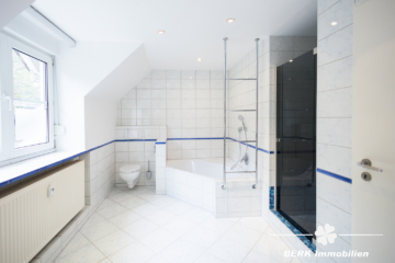BERK Immobilien – Traumhafte 5-Zimmer Maisonette Wohnung in bevorzugter Lage von Schaafheim/ Radheim - Badezimmer (107576)