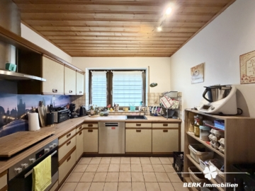 BERK Immobilien – Attraktive Kapitalanlage mit 3 Einheiten & vielseitiger Perspektive - Küche OG (117731)