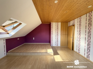 BERK Immobilien – Attraktive Kapitalanlage mit 3 Einheiten & vielseitiger Perspektive - Schlafen DG (117724)