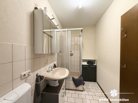 BERK Immobilien – Attraktive Kapitalanlage mit 3 Einheiten & vielseitiger Perspektive - zweites Bad OG (118493)