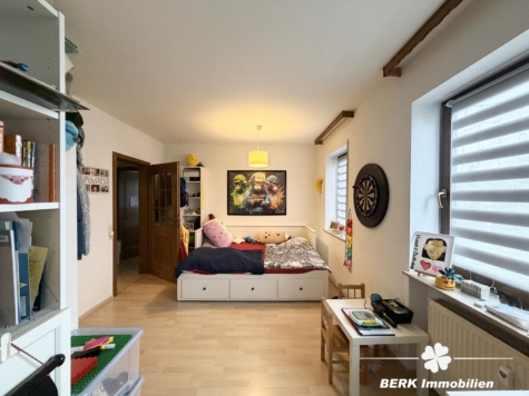 BERK Immobilien – Attraktive Kapitalanlage mit 3 Einheiten & vielseitiger Perspektive - Schlafen OG (118494)