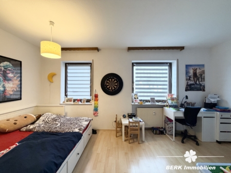 BERK Immobilien – Attraktive Kapitalanlage mit 3 Einheiten & vielseitiger Perspektive - Schlafen OG (118492)