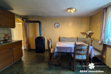 BERK Immobilien – Sanierungsbedürftiges Einfamilienhaus mit Ausbaureserve in Volkersbrunn - Küche (111381)