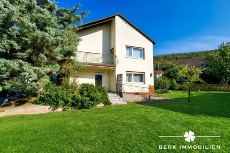 BERK Immobilien – Ein Haus zum Verlieben: Einfamilienhaus mit Charme und viel Platz in Klingenberg/Röllfeld - Gartenansicht (130755)
