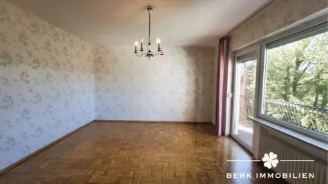BERK Immobilien – Ein Haus zum Verlieben: Einfamilienhaus mit Charme und viel Platz in Klingenberg/Röllfeld - Schlafzimmer OG (130765)