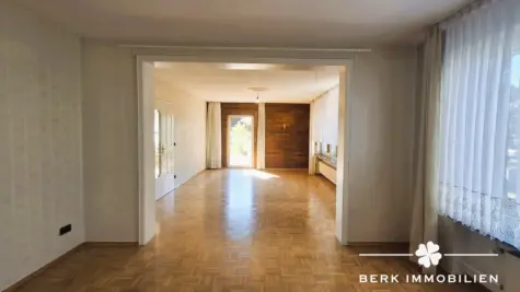 BERK Immobilien – Ein Haus zum Verlieben: Einfamilienhaus mit Charme und viel Platz in Klingenberg/Röllfeld - Wohn- und Essbereich (130758)