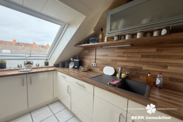 BERK Immobilien – gepflegte und gut geschnittene 4-Zimmer-ETW in bester Lage von Kleinostheim - Küche (111728)