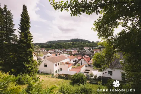 BERK Immobilien – Architektenhaus mit Galerie, Indoor-Pool und traumhafter Aussicht - Blick (131472)