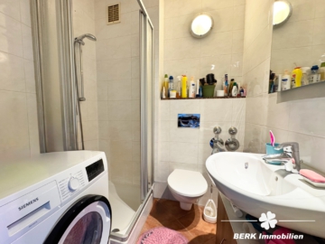 BERK Immobilien – Charmante 2-Zimmer-Wohnung mit großer Loggia in Dietzenbach - Badezimmer (104762)
