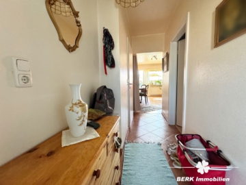 BERK Immobilien – Charmante 2-Zimmer-Wohnung mit großer Loggia in Dietzenbach - Diele (104760)