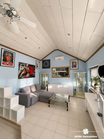 BERK Immobilien – Großzügiges 1–2 Familienhaus mit Loggia, Garten & PV-Anlage, Toplage AB-Damm - Wohnbereich DG (118823)