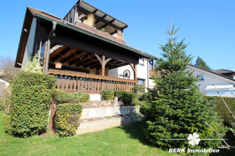 BERK Immobilien – Großzügiges 1–2 Familienhaus mit Loggia, Garten & PV-Anlage, Toplage AB-Damm - Hausansicht (118809)