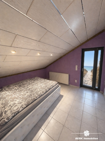 BERK Immobilien – Großzügiges 1–2 Familienhaus mit Loggia, Garten & PV-Anlage, Toplage AB-Damm - Schlafzimmer DG (121524)