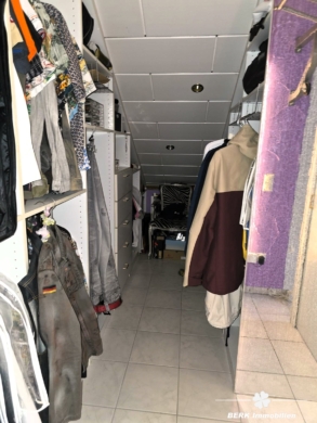 BERK Immobilien – Großzügiges 1–2 Familienhaus mit Loggia, Garten & PV-Anlage, Toplage AB-Damm - Ankleide DG (117117)