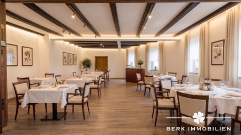 BERK Immobilien – Historisches Gebäude mit Gastgewerbe und Wohnung in Leidersbach - KI-generiertes Einrichtungsbeispiel (126637)