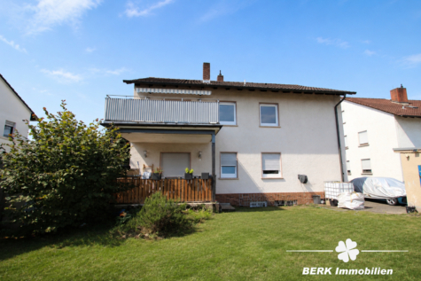 BERK Immobilien – Kernsaniertes Zweifamilienhaus mit großem Garten und Ausbaupotenzial - Hausansicht vom Garten - KI optimiert (125928)