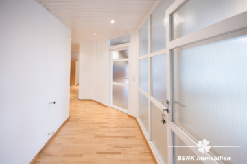 BERK Immobilien – Traumhafte 5-Zimmer Maisonette Wohnung in bevorzugter Lage von Schaafheim/ Radheim - Eingangsbereich (111689)