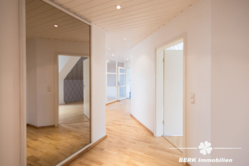 BERK Immobilien – Traumhafte 5-Zimmer Maisonette Wohnung in bevorzugter Lage von Schaafheim/ Radheim - Flur (111691)