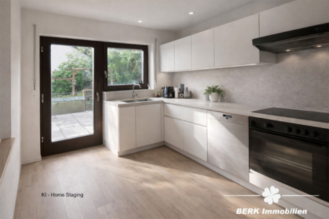BERK Immobilien – Gartenparadies am Waldrand mit gigantischem Ausblick – Haus in TE in Laudenbach - KI Home Staging Küche (122119)