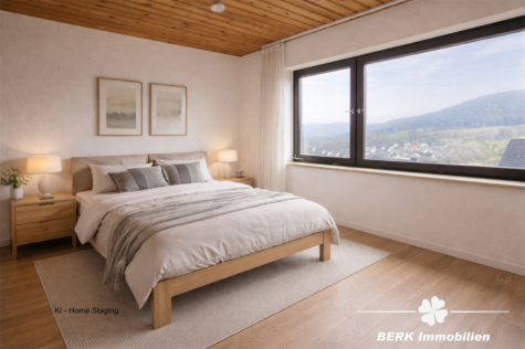 BERK Immobilien – Gartenparadies am Waldrand mit gigantischem Ausblick – Haus in TE in Laudenbach - KI Home Staging Schlafzimmer (122121)