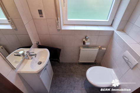 BERK Immobilien – Gartenparadies am Waldrand mit gigantischem Ausblick – Haus in TE in Laudenbach - WC (122124)