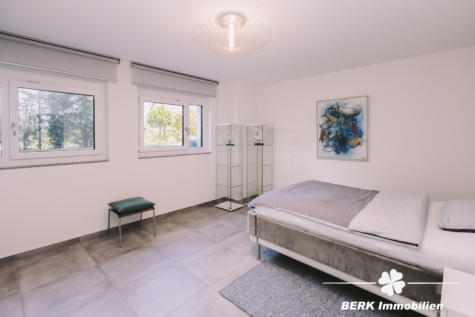 BERK Immobilien – Moderne Doppelhaushälfte mit hochwertiger Ausstattung in ruhiger Bestlage von Haibach-Grünmorsbach - Schlafen 3 UG (125481)