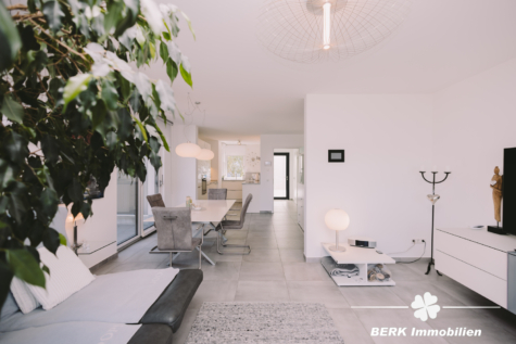 BERK Immobilien – Moderne Doppelhaushälfte mit hochwertiger Ausstattung in ruhiger Bestlage von Haibach-Grünmorsbach - Wohnen EG (125472)