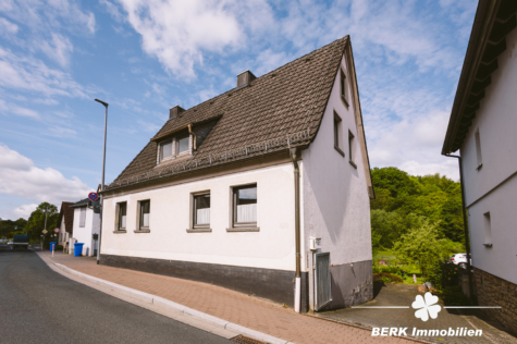 BERK Immobilien – Wohnen mit Charme und großzügigem Raumangebot in Keilberg - Hausansicht (123856)